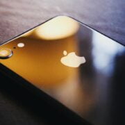 Jak zmieni膰 Apple ID na iPhone?