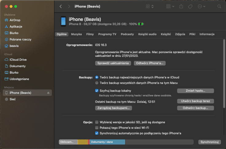 Informacje na temat urządzenia z iOS w Finderze na Mac